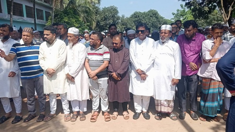 ডাকাতিয়ায় ডুবে নিহত হওয়া শিহাবের জানাযায় সাংসদ মোবাশ্বের আলম